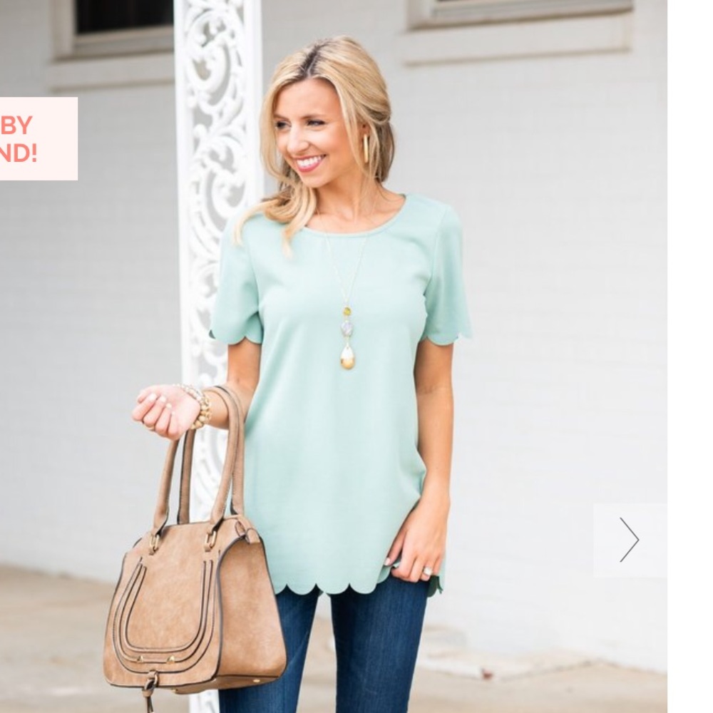 Women’s short sleeve scallop top sage Medium NWOT